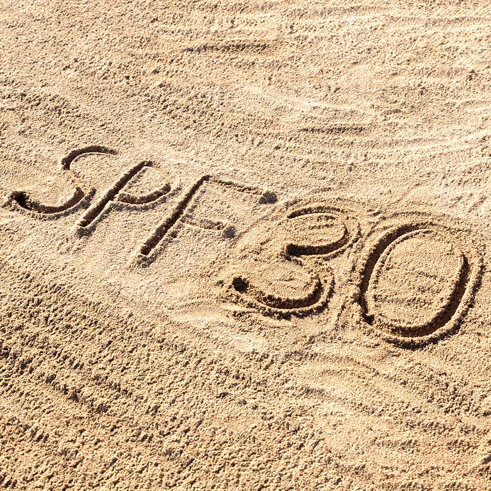 Moisturizing facial sunscreen SPF 30 with anti-aging hyaluronic acid - 40 ml - Nutra Best Europe